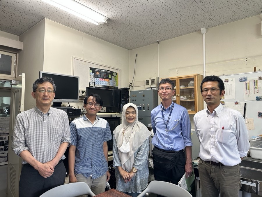 Group photograph during the visit to the University of Yamanashi