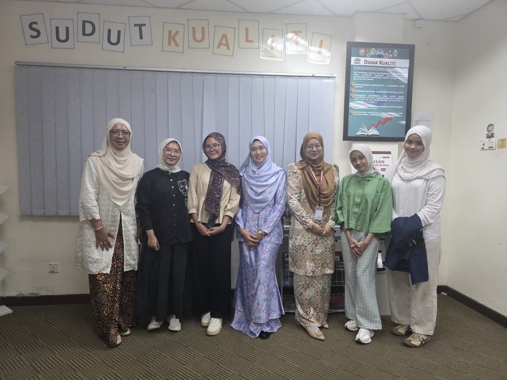 Faradisa, Khansa, and Saida Explore Solar-Driven Photocatalysis at UMT