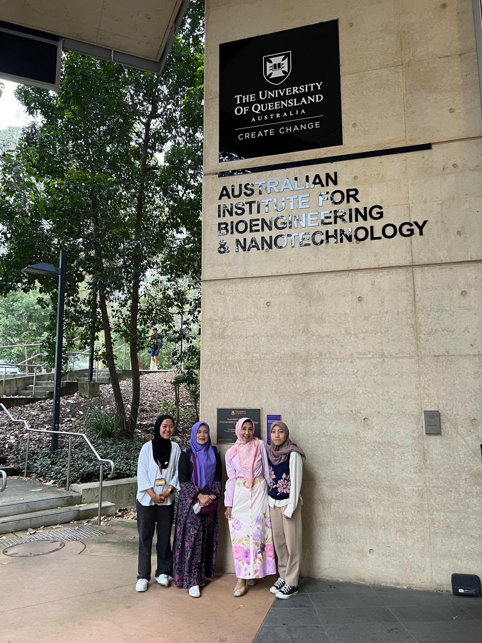 Prof. Diana Visits UQ for Research Collaboration with Prof. Yusuke Yamauchi